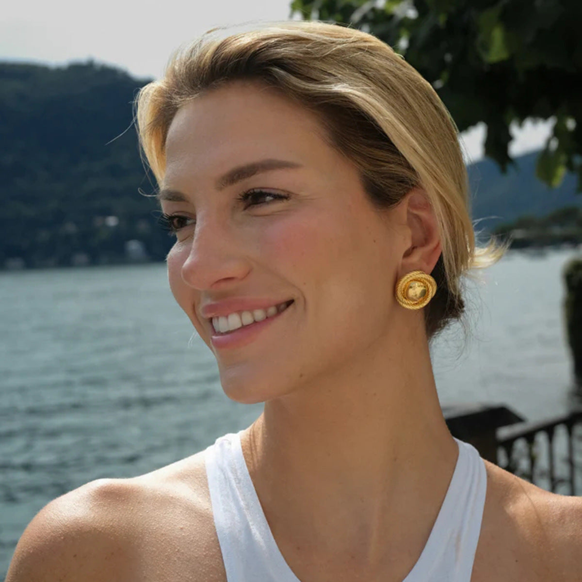 Ariadne kultaiset korvakorut