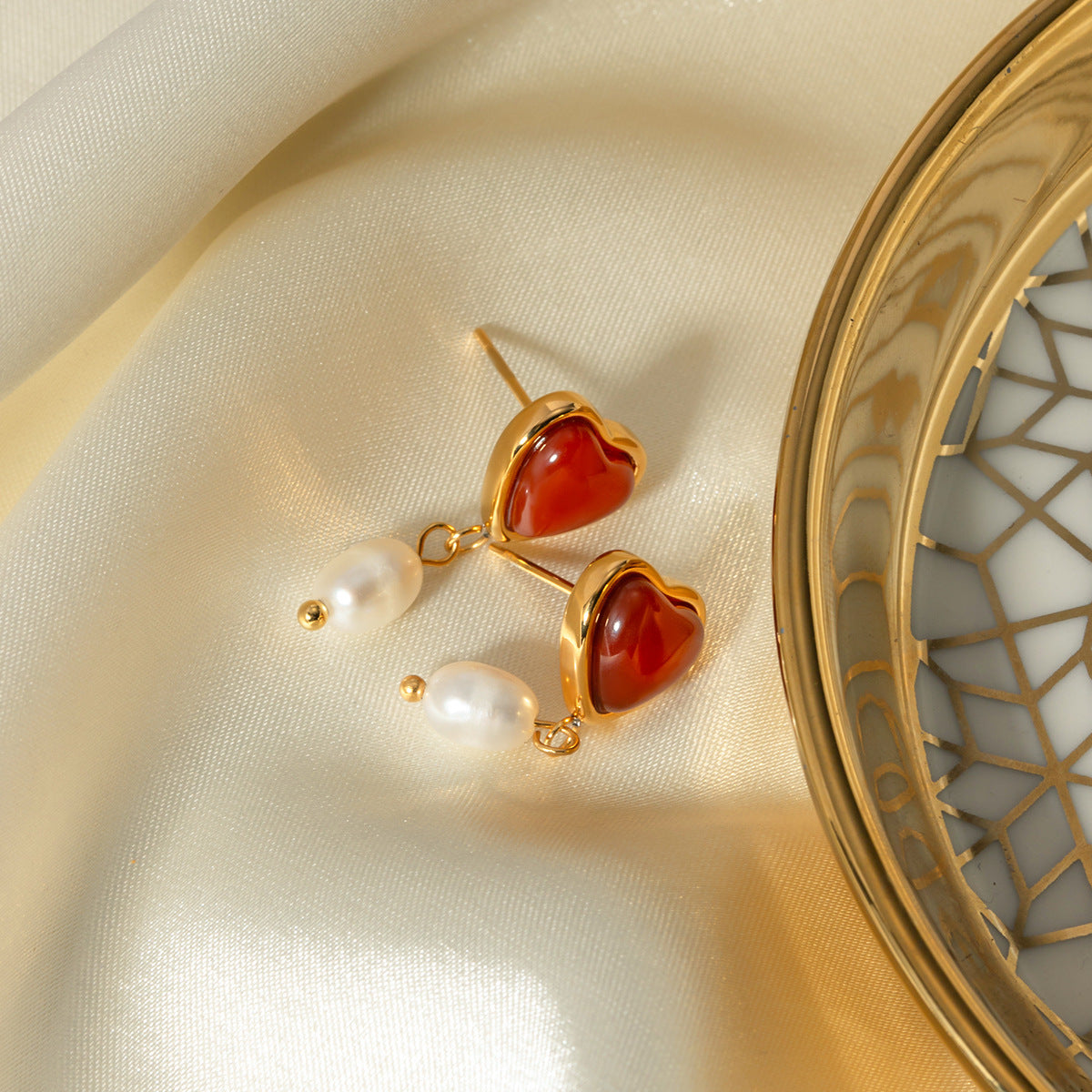 Sabina Pearl Heart kultaiset korvakorut